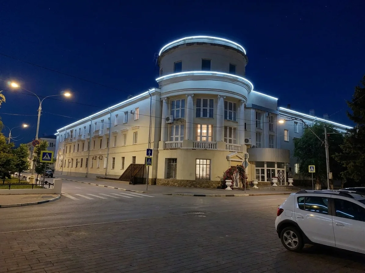 Подсветка по парапету административного здания